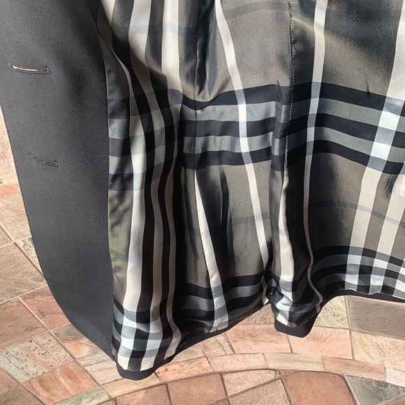 EUC Burberry black blazer size slim fit UK 6, US 4 - Picture 8 of 8